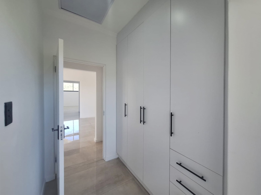 To Let 4 Bedroom Property for Rent in Redstone Private Country Estate North West